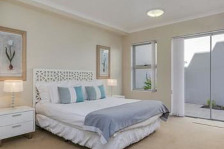 Room 4 of 11