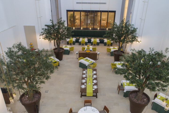 Dining 42 of 106