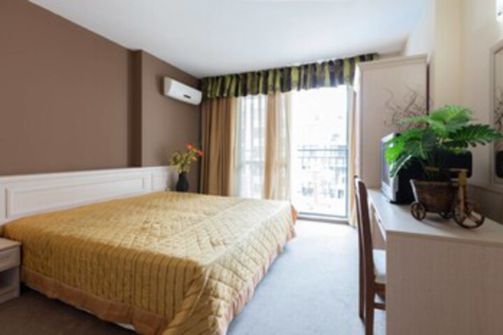 Room 25 of 27