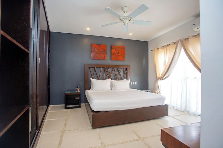 Room 30 of 208