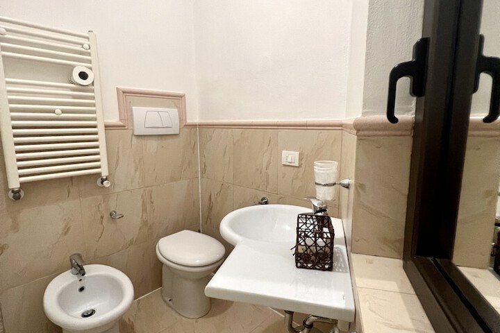 Room 52 of 80