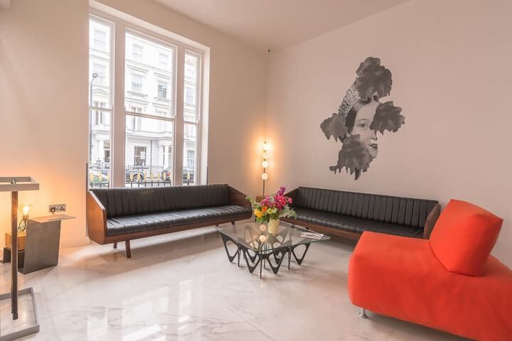 Entrance & Lobby