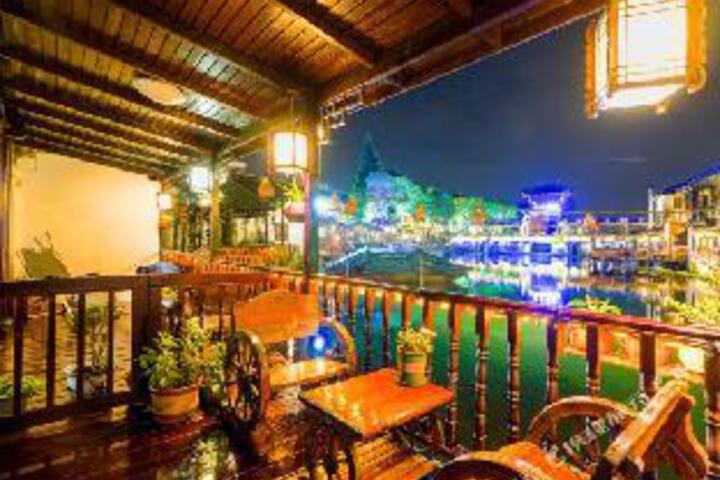 Zhouzhuang Linshui Renjia Inn