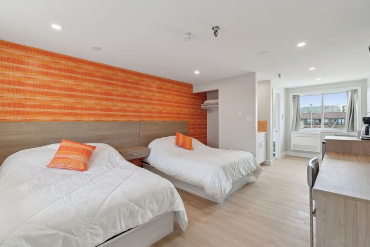 Room 4 of 44