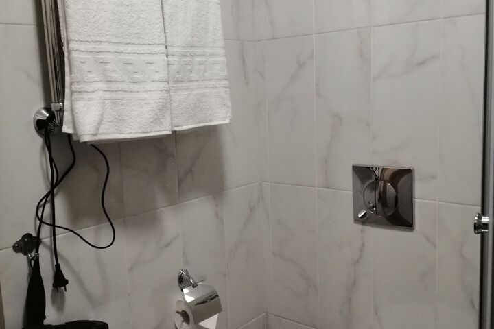 Room 2 of 31