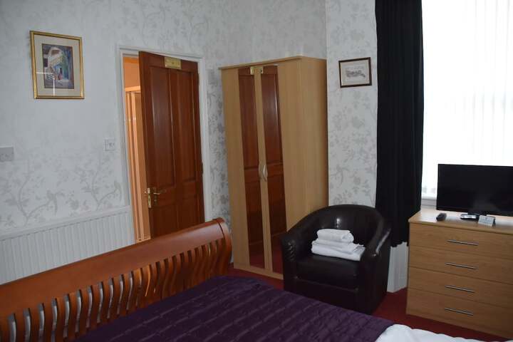 Room 13 of 20