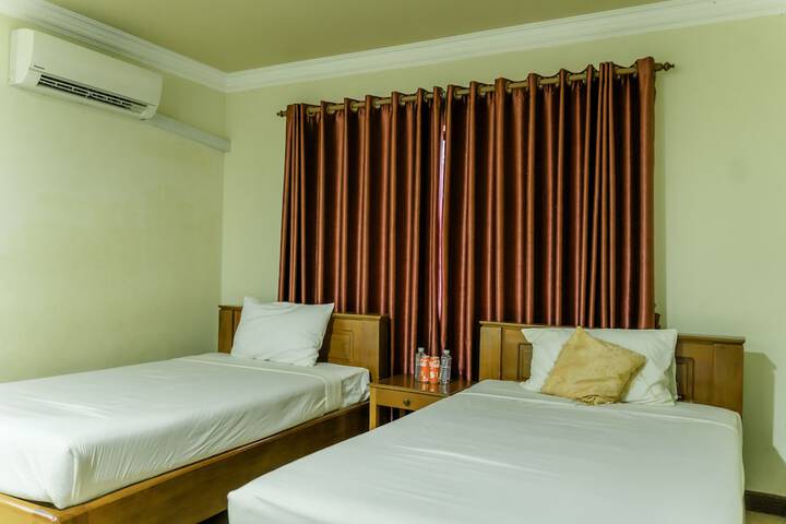 Room 4 of 16