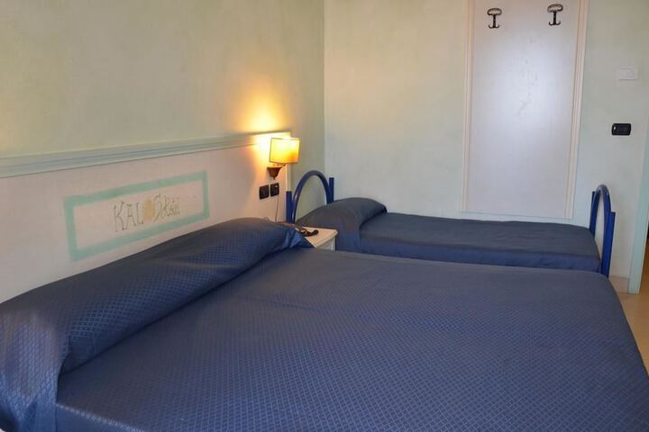 Room 8 of 42