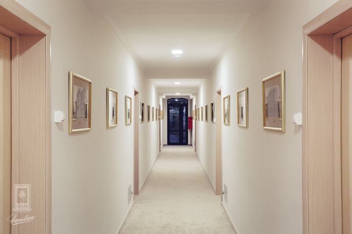 Ballroom/Hall 58 of 61