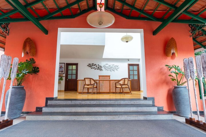 Entrance & Lobby