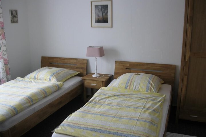 Room 6 of 33