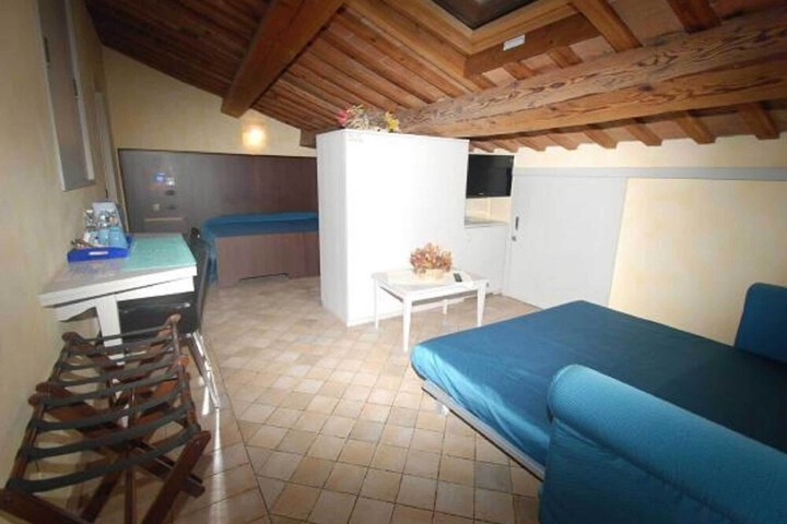 Room 20 of 39