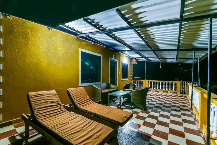 Room 10 of 12