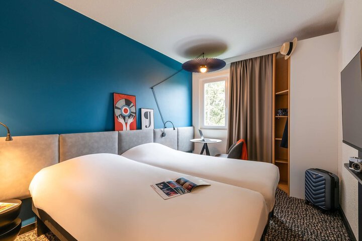 Room 17 of 44