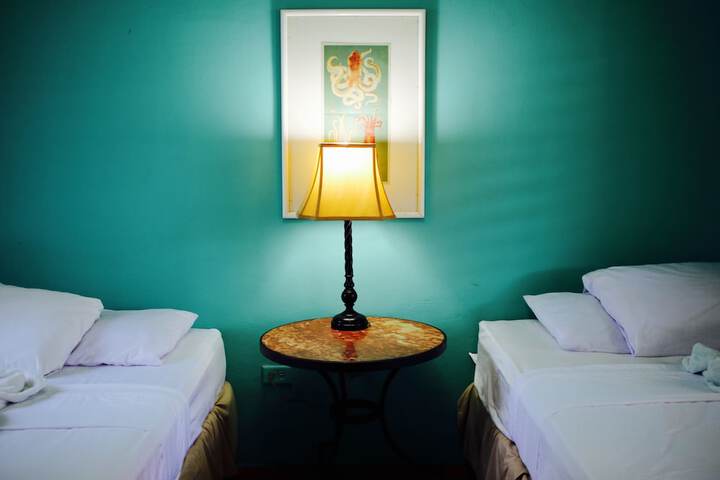 Room 6 of 68