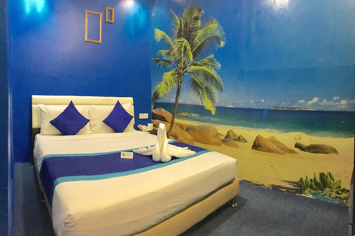 Room 12 of 48