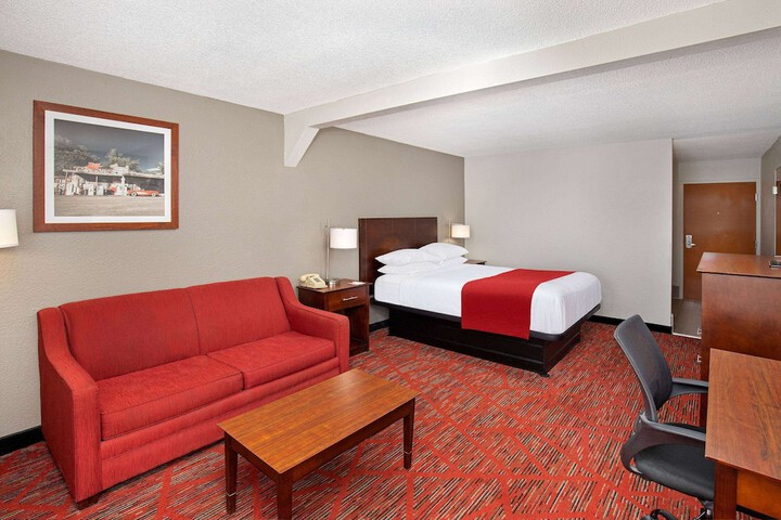 1 King Bed Accessible (3 of 21)