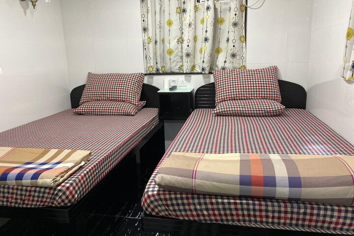 Room 10 of 20