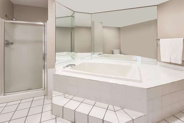 Jetted tub