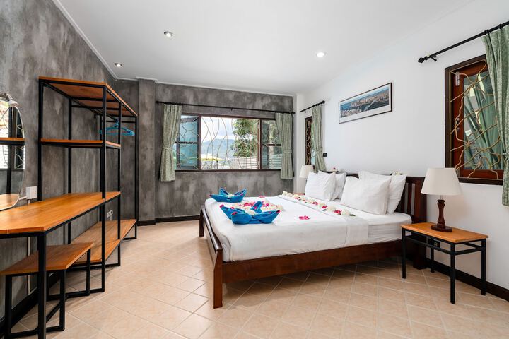 Room 42 of 100