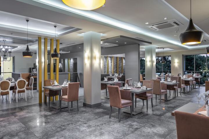 Dining 227 of 417