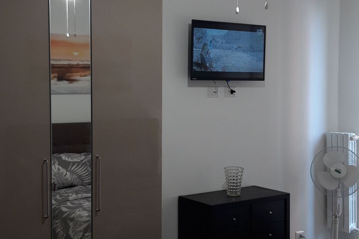 Room 4 of 5