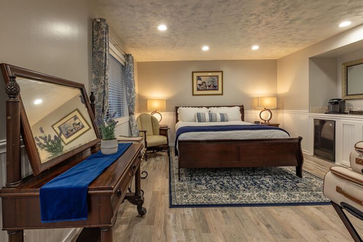 Romantic King Bed Partial Ocean View (20 of 23)
