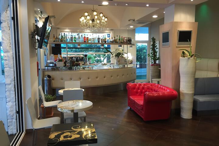 Lounge 62 of 69