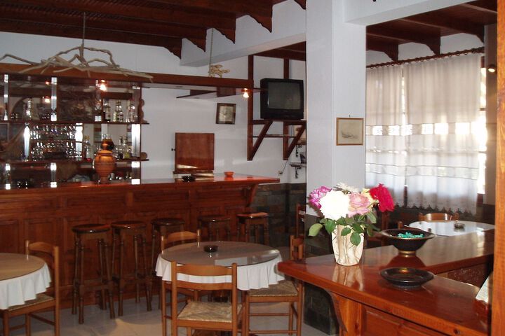 Lounge 19 of 68