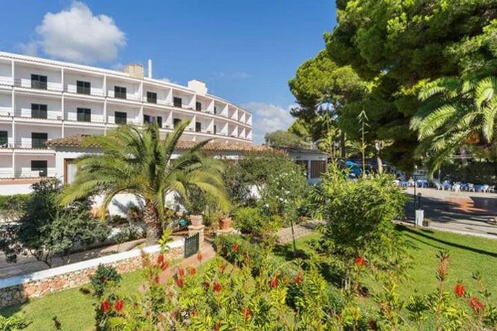 Hotel Exterior 40 of 42