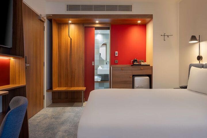 Room 35 of 108