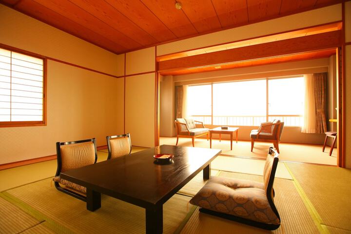 Room 8 of 50