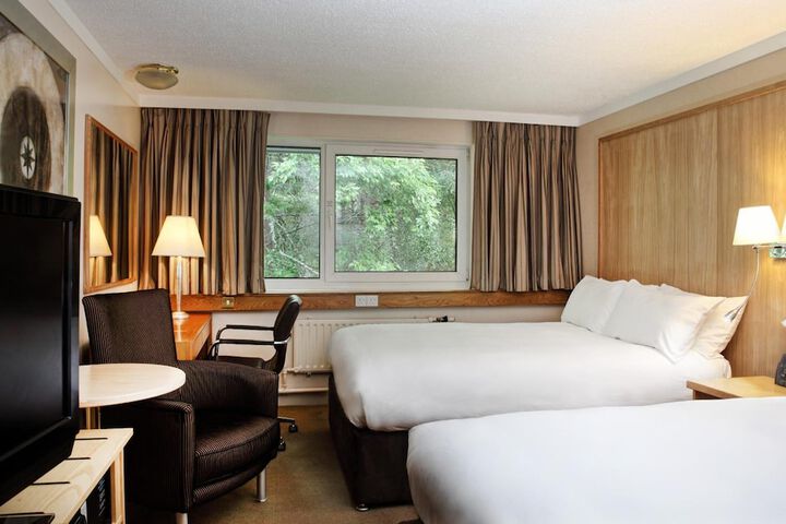 Room 9 of 80
