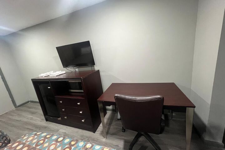 Room 2 of 5