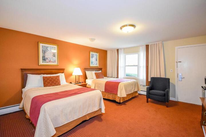 2 Double Beds (9 of 12)