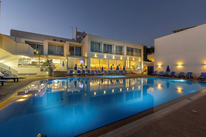 Hotel Pool