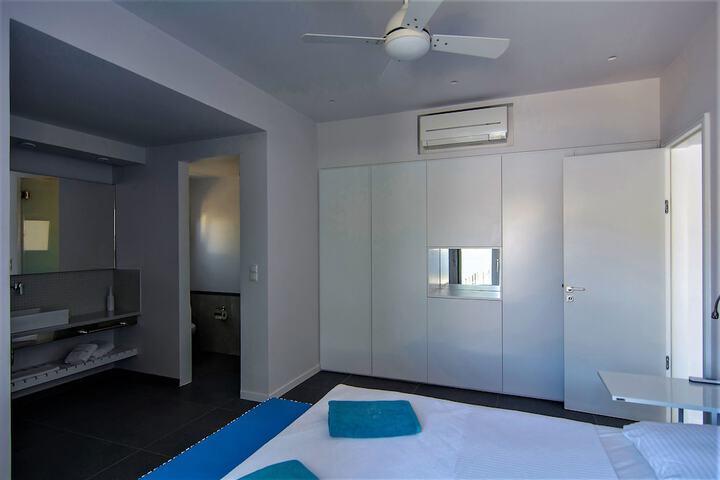 Room 13 of 80