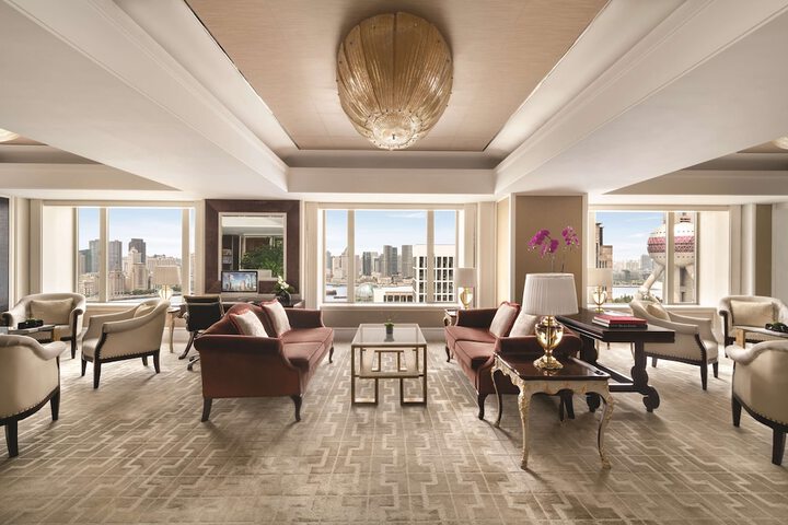 Lounge 206 of 229