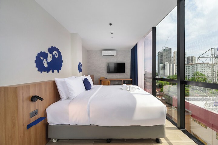Kokotel Cebu Adira