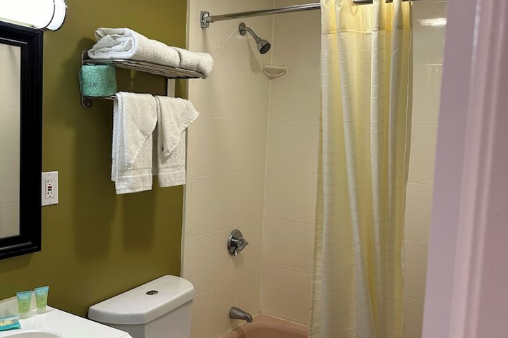 2 Double Beds (4 of 9)