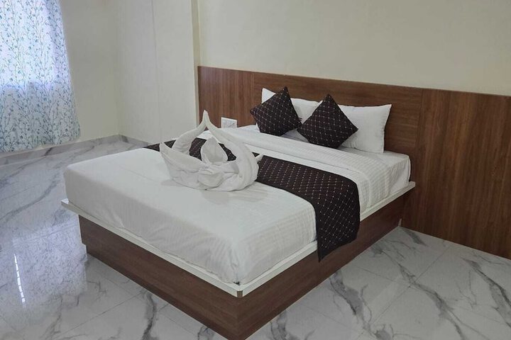 Room 8 of 9
