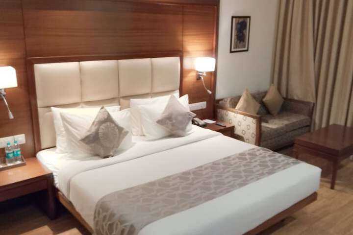 Room 8 of 19