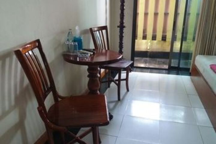 Room 10 of 19