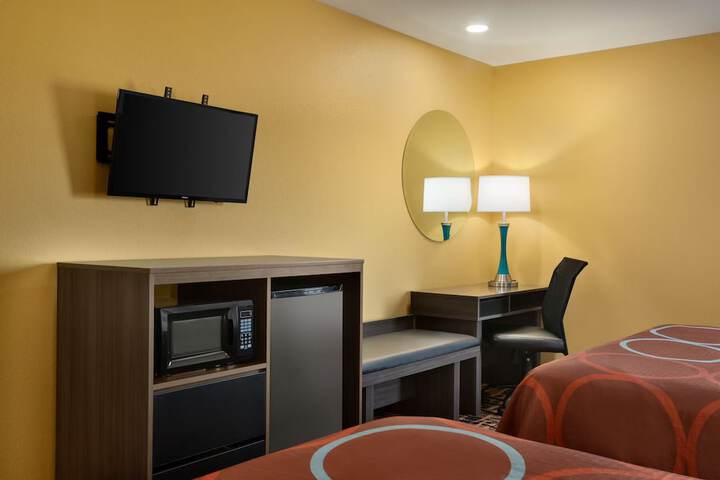 Room 6 of 16