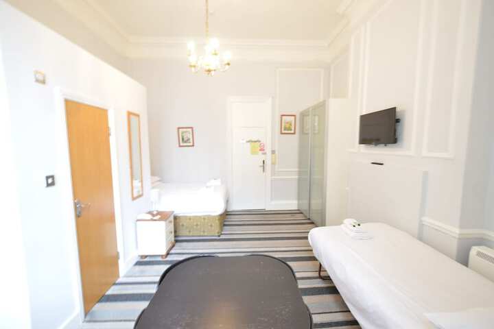 Room 34 of 371