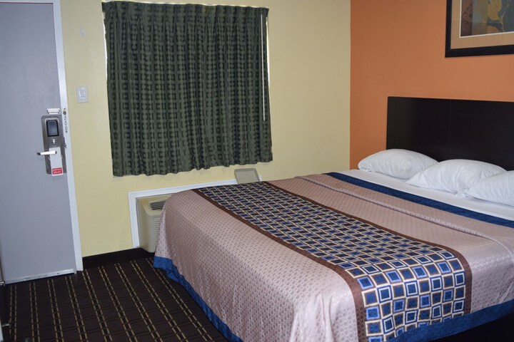 1 Queen Bed (44 of 55)