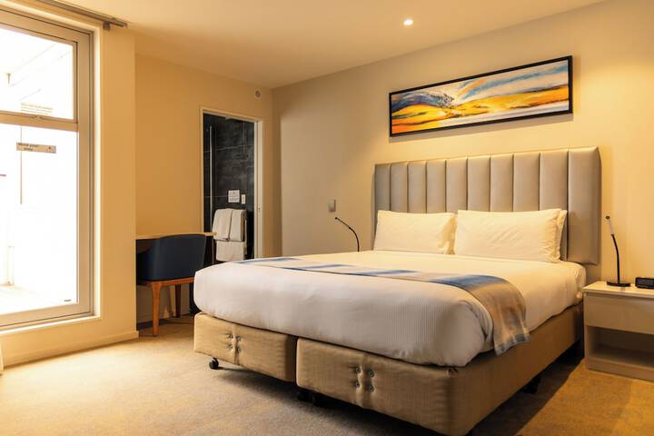 Room 2 of 32