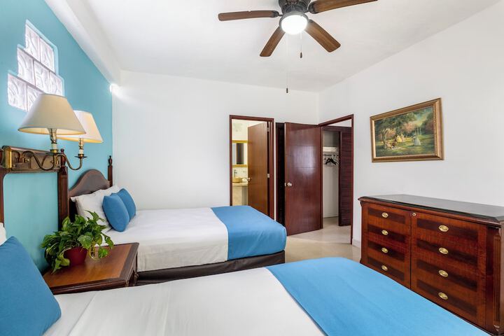 Room 12 of 108