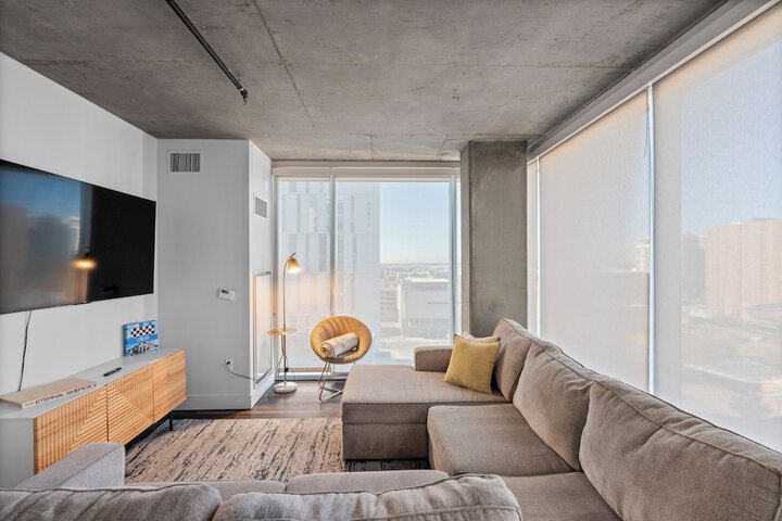Room 13 of 32