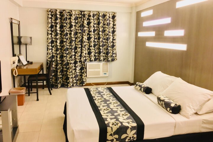 Room 12 of 80